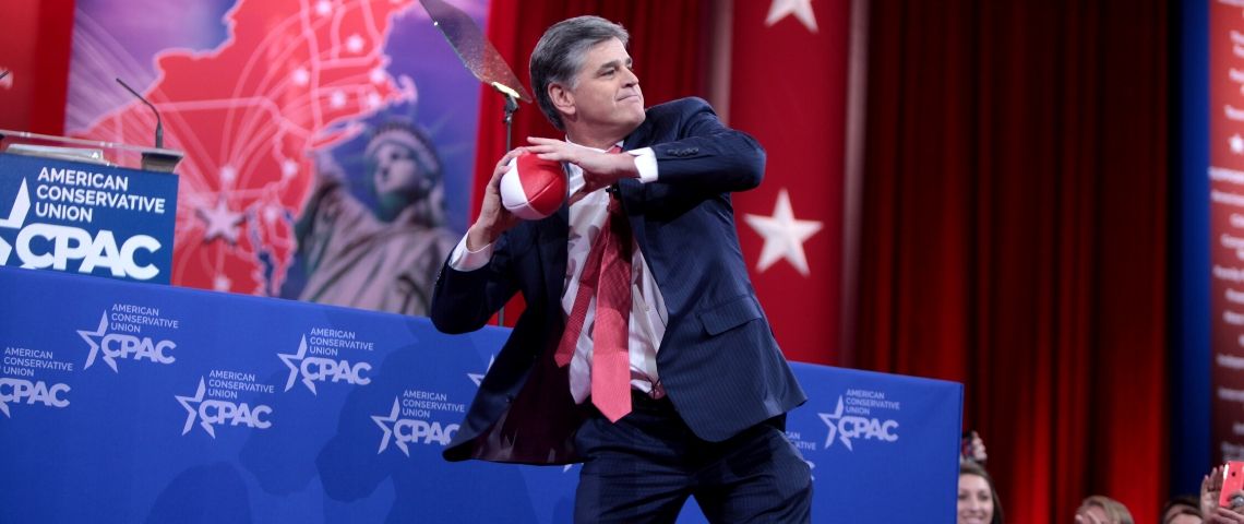 Est ce que les fake news peuvent tuer ? Sean Hannity lançant une balle dans son public