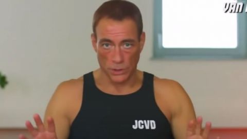 Jean Claude Van Damme fait des entrainements sur Youtube Jean Claude Van Damme de face