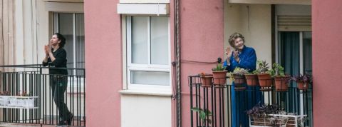 On peut rire de tout… mais avec un micro décalage ! On peut rire de tout… mais avec un micro décalage !