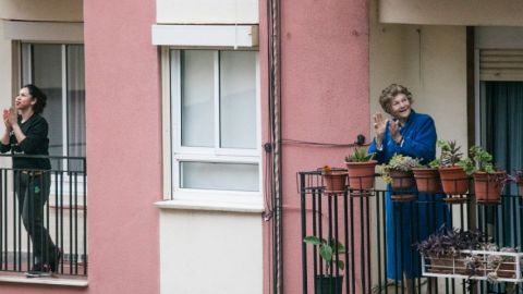 On peut rire de tout… mais avec un micro décalage ! 