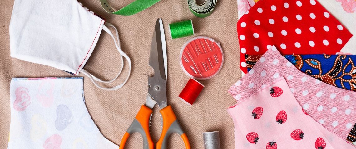 Post-confinement : 4 discours de marque à intégrer à sa ligne édito sur les réseaux sociaux Un kit de tissus pour faire un masque