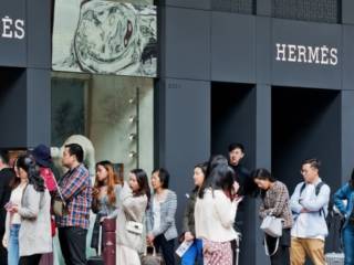 Une boutique Hermès rouvre en Chine et bat des records