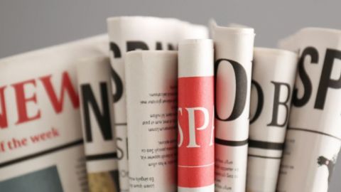 Des journaux placés en éventail