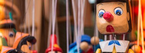 Les petits mensonges du confinement Une marionnette de Pinocchio