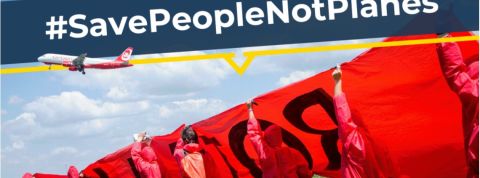 L'industrie aéronautique fait pression sur les gouvernements Des militants protestant contre les avantages du secteur aéronautique