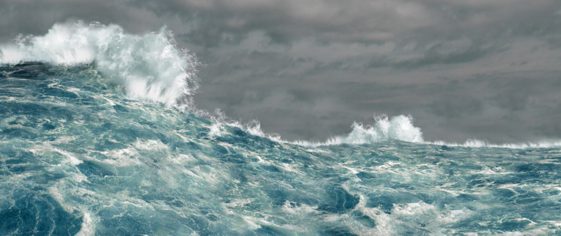 Comment manager en temps de crise Une mer déchainée par la tempete