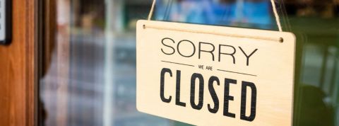 Doit-on développer des outils de tracing une affiche sur la porte d'un magasin