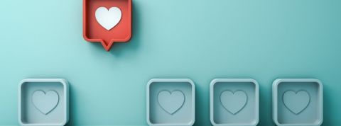 Comment les marques s'engagent pendant la crise ? Des petits coeurs bleus et un coeur rose