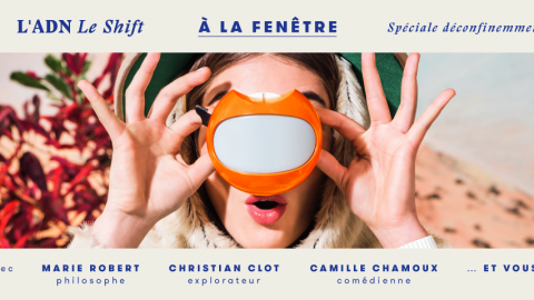 invitation femme regardant dans une longue vue