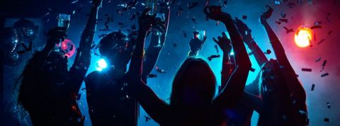 C'est quoi Clubhouse ? Des gens qui font la fête à une soirée