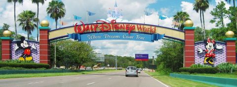 Les lieux de confinement insolites Entrée du parc Disney World en Floride