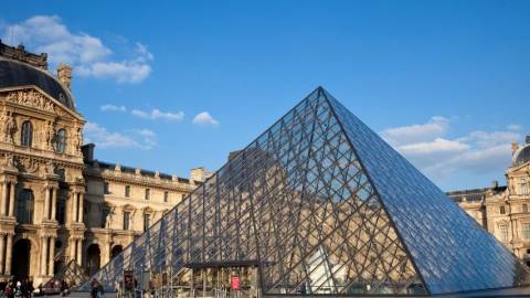 pyramide du louvre