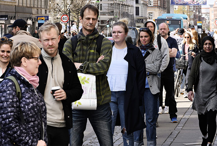 Des Danois qui font la queue