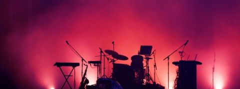 Distanciation physique : un premier concert (sans groupies) aux États-Unis une scène de concert vide