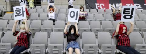 Comment remplir les stades pendant la crise ? Un stade rempli de poupées sexuelles à Séoul