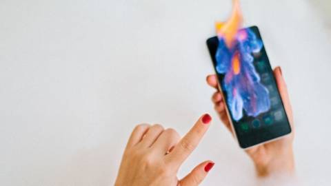 Un smartphone en feu