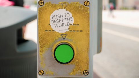 Le Forum Économique Mondial propose un nouveau rendez-vous Un bouton dans la rue pour remettre le monde à zéro