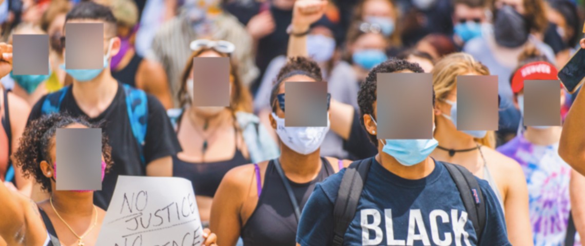 manifestation-flou-blm Manifestant black lives matter aux visages floutés