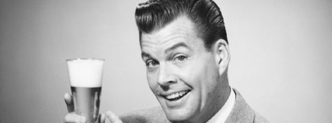 Les 17 dates de l'histoire de la propagande Pub vintage montrant un homme qui pointe un verre de bière