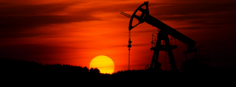 Puit de pétrole coucher de soleil