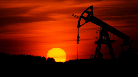 Puit de pétrole coucher de soleil