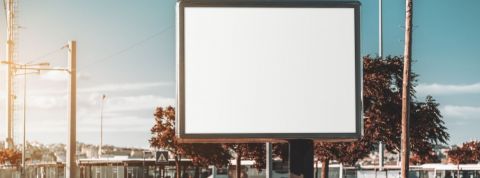 Les marques sont-elles invitées au 21ème siècle ? panneau sans affiche en ville