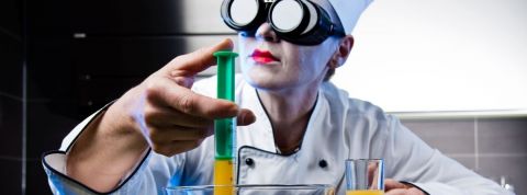 Les grands enjeux de l'alimentation du futr Une cheffe qui fait de la cuisine moléculaire