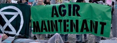 Comment Extinction Rebellion a piégé un fonds suédois Une bannière d'Extinction Rebellion avait l'inscription Agir Maintenant