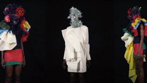 mannequin et vêtements colorés sur fond noir