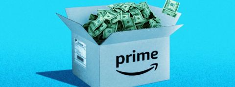 Comment Amazon s'enrichit sur la crise climatique ? Une boîte amazon prime remplie de billets