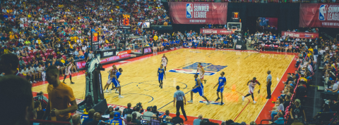 Les fans de basket peuvent collectionner des moments forts de match Match de basket à Los Angeles