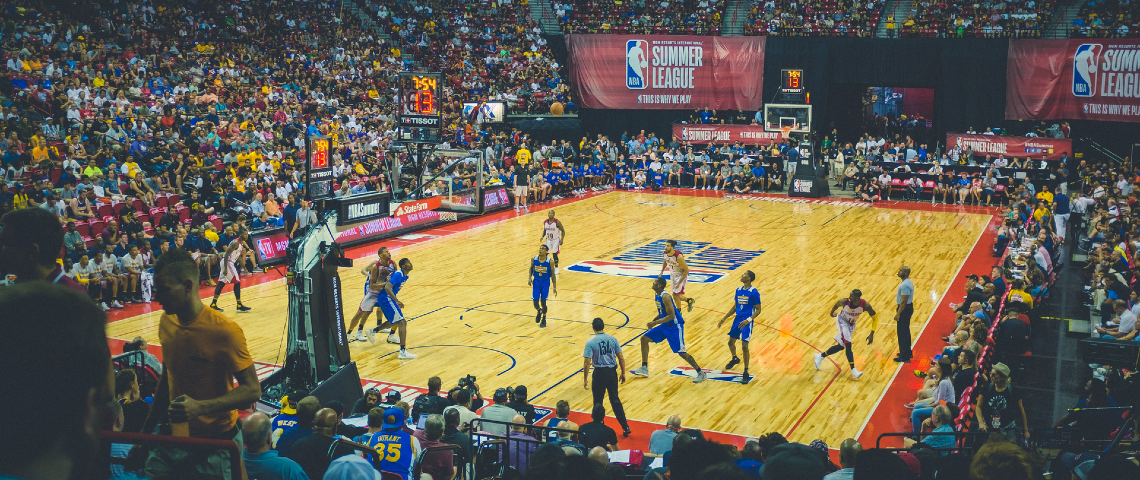 Les fans de basket peuvent collectionner des moments forts de match Match de basket à Los Angeles