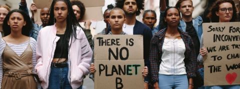 Défendre l'environnement tue ! Des manifestants pour le climat