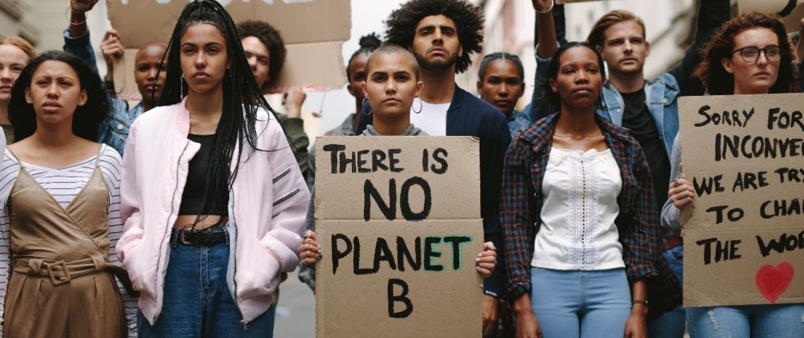 Défendre l'environnement tue ! Des manifestants pour le climat