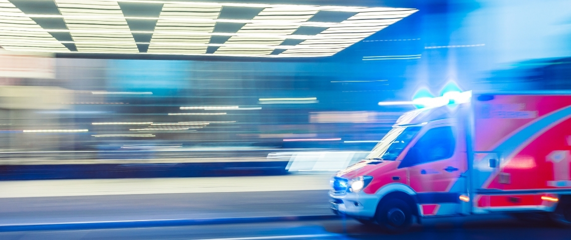 Comment le SAMU a gardé la tête froide pendant la crise Une mabulance à pleine vitesse