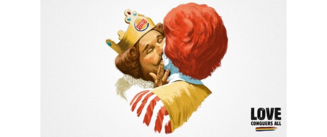 En Finlande Burger King déclare son amour à McDonald's La mascotte de Burger King embrasse Ronald McDonalds