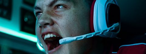 L'identité Gamer est-elle problématique ? un homme qui hurle face à son écran