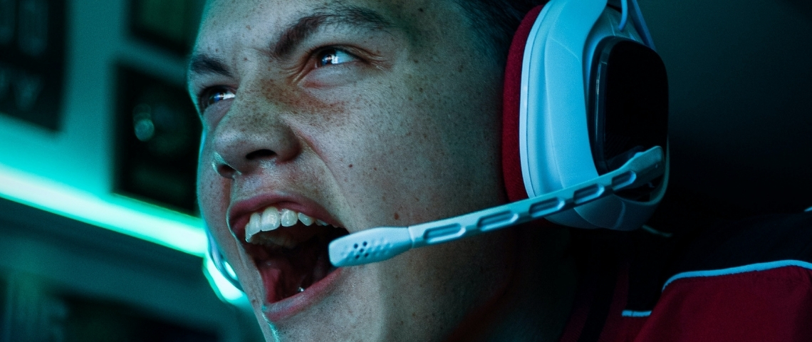 L'identité Gamer est-elle problématique ? un homme qui hurle face à son écran