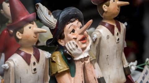 un pantin de bois au nez long