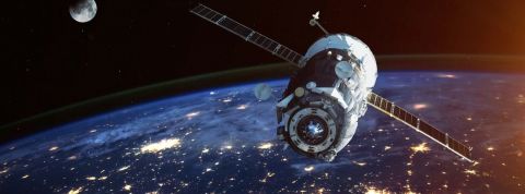 Estée Lauder et Adidas sur l’ISS : la pub à la conquête de l’espace satellite dans l'espace