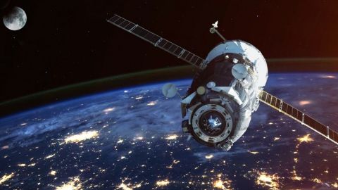 satellite dans l'espace