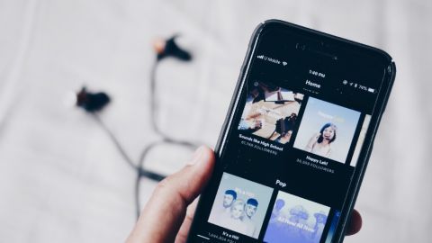 Application Spotify utilisée sur un smartphone