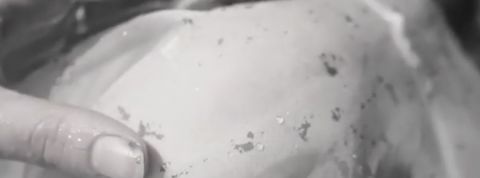 Un tissu vivant, l'idée d'une designeuse pour lutter contre l'industrie textile Copie d'écran YouTube Roya Aghighi