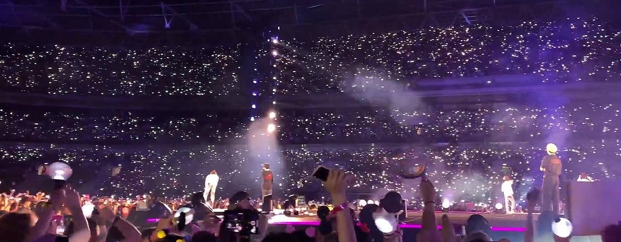 BTS le groupe de K-pop fait son entrée en bourse BTS en concert