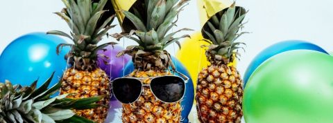 Les tendances food 2021 selon WholeFoods Des ananas avec des lunettes de soleil