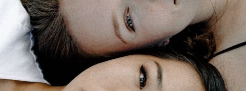 Comment la pandémie change nos interactions sociales Deux visages de femmes côte à côte en gros plan