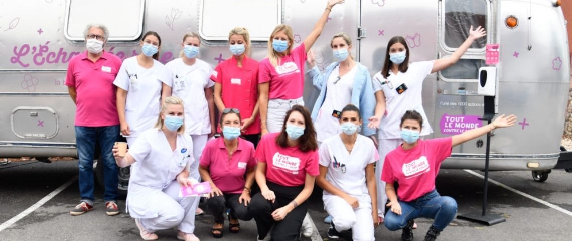 Cheerz s’engage aux côtés de l’association « Tout le monde contre le cancer » à travers L’Échappée Rose afin d'offrit une bulle de douceur aux femmes atteinte du cancer du sein Equipe Cheerz