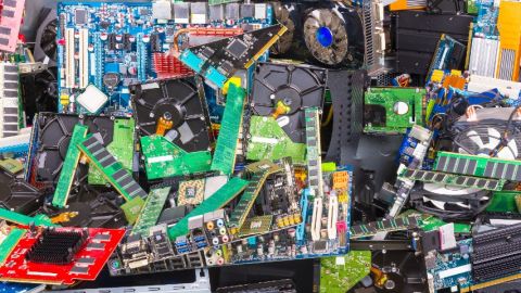 Tas de déchets électroniques