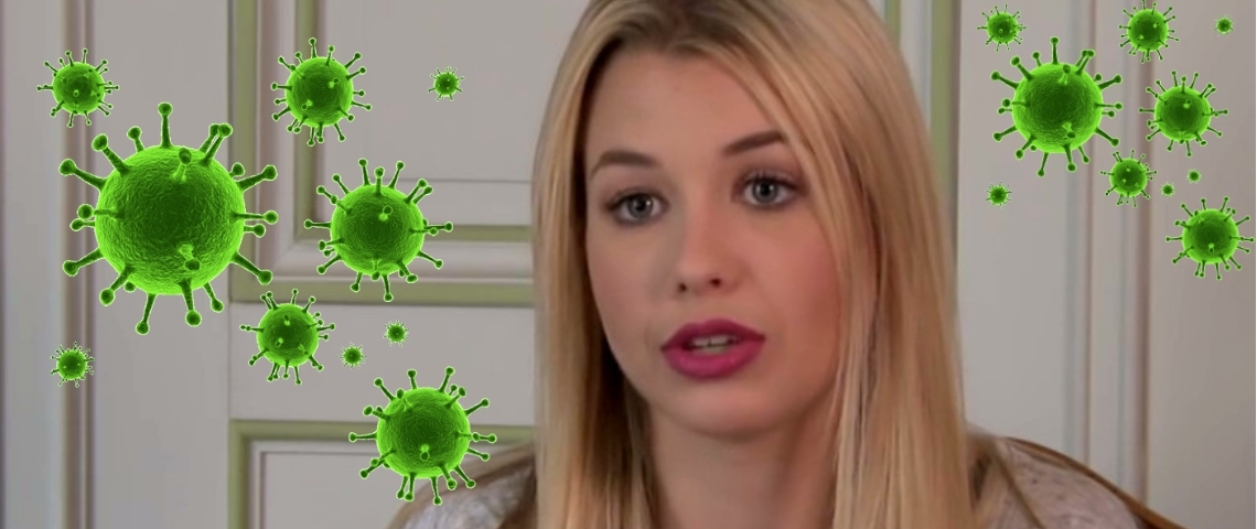 Enjoy Phoenix va parler Coronavirus avec Gabriel Attal une jeune fille blonde entourée de virus vert.
