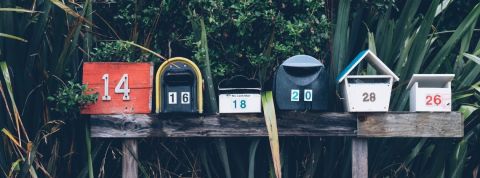 Les newsletters contre-attaquent une rangée de boite au lettres